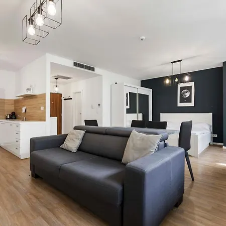 Lam Moon - Ac - Terrace Братислава