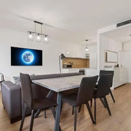 Lam Moon - Ac - Terrace * Братислава